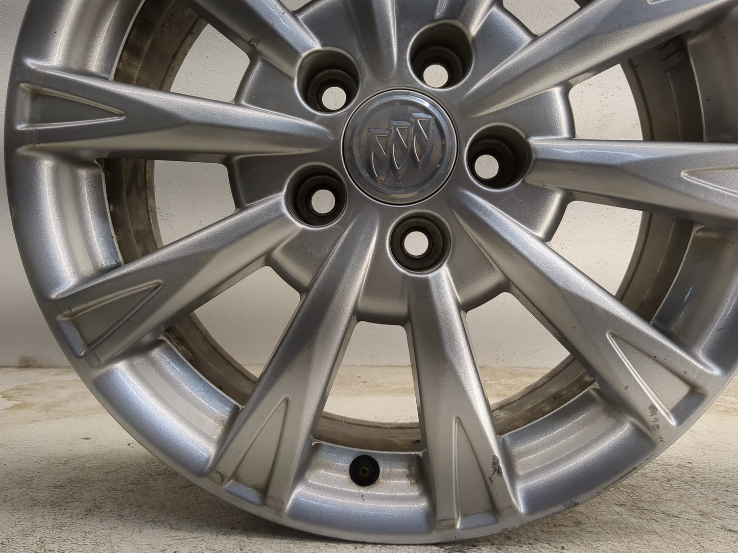2009-2011 Buick Lucerne Oem Wheel Rim - Oemusedautoparts1.com