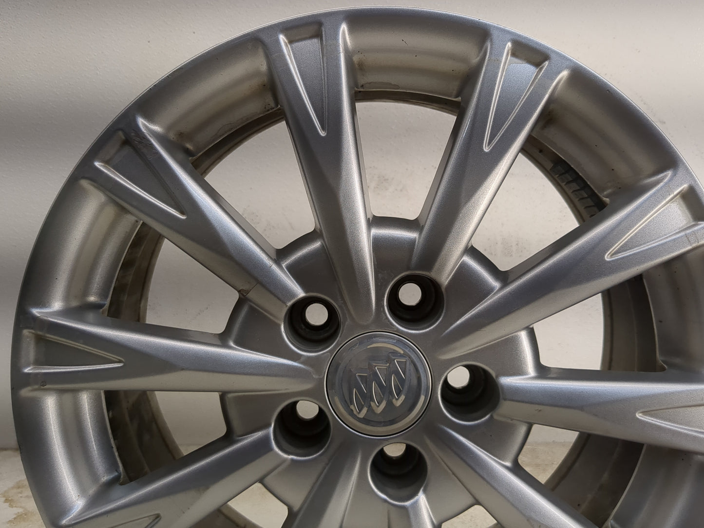 2009-2011 Buick Lucerne Oem Wheel Rim - Oemusedautoparts1.com