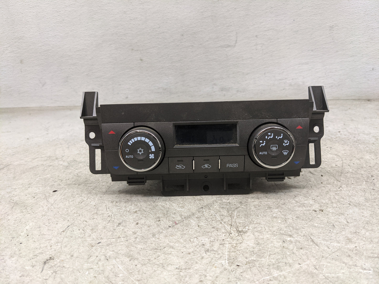 2007 Buick Lucerne Climate Control Module Temperature AC/Heater Replacement P/N:15892086 Fits OEM Used Auto Parts - Oemuseda