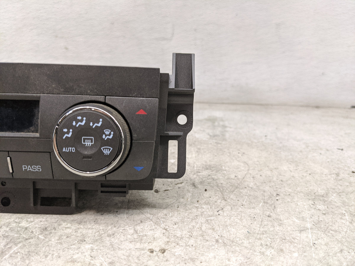2007 Buick Lucerne Climate Control Module Temperature AC/Heater Replacement P/N:15892086 Fits OEM Used Auto Parts - Oemuseda
