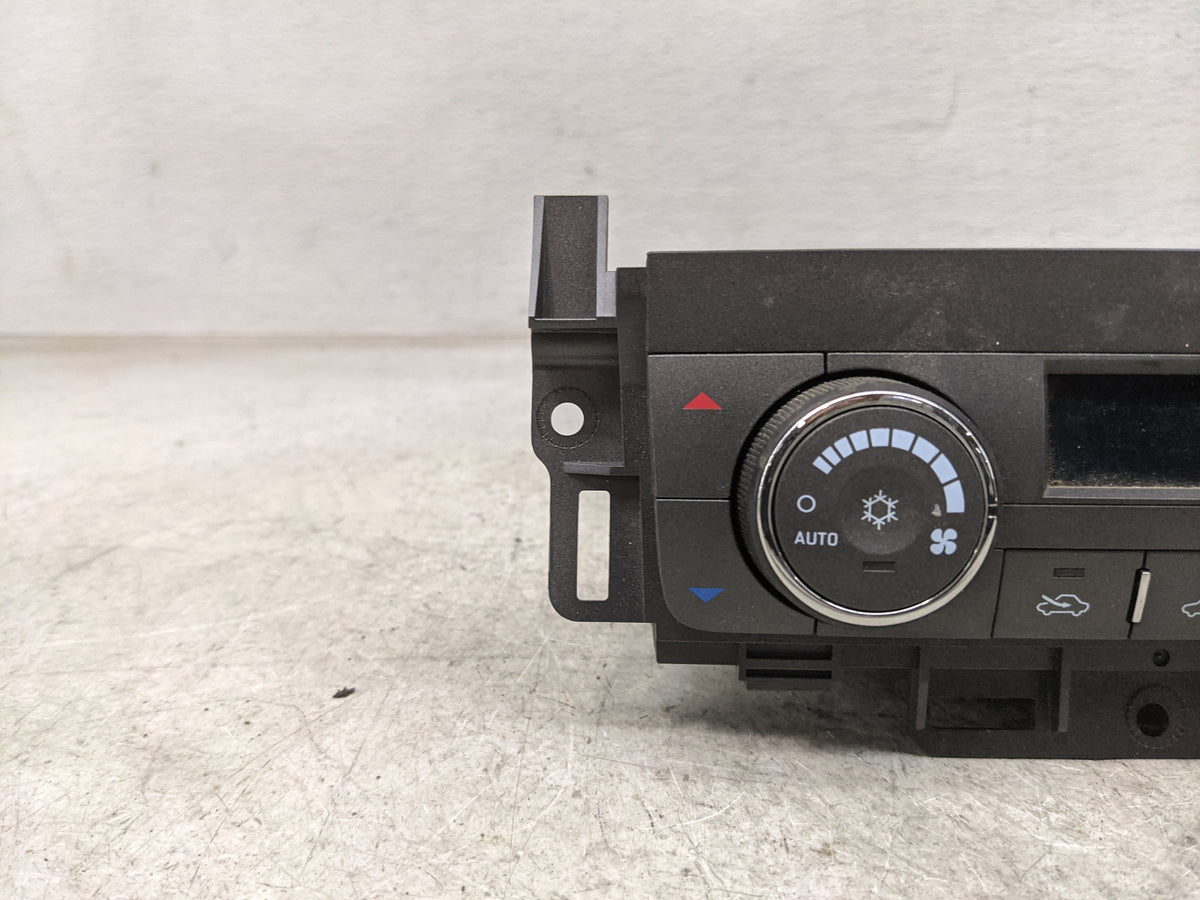 2007 Buick Lucerne Climate Control Module Temperature AC/Heater Replacement P/N:15892086 Fits OEM Used Auto Parts - Oemuseda