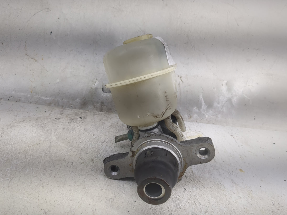Buick Lucerne Brake Master Cylinder 1497765 - Oemusedautoparts1.com
