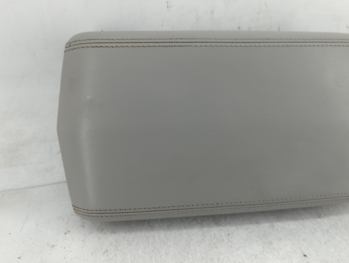 2010 Cadillac Cts Center Console Armrest Cover Lid Fits OEM Used Auto Parts - Oemusedautoparts1.com