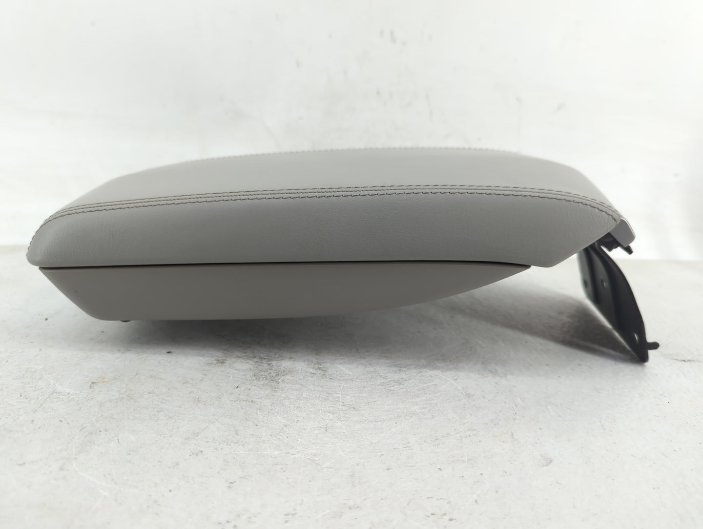 2010 Cadillac Cts Center Console Armrest Cover Lid Fits OEM Used Auto Parts - Oemusedautoparts1.com
