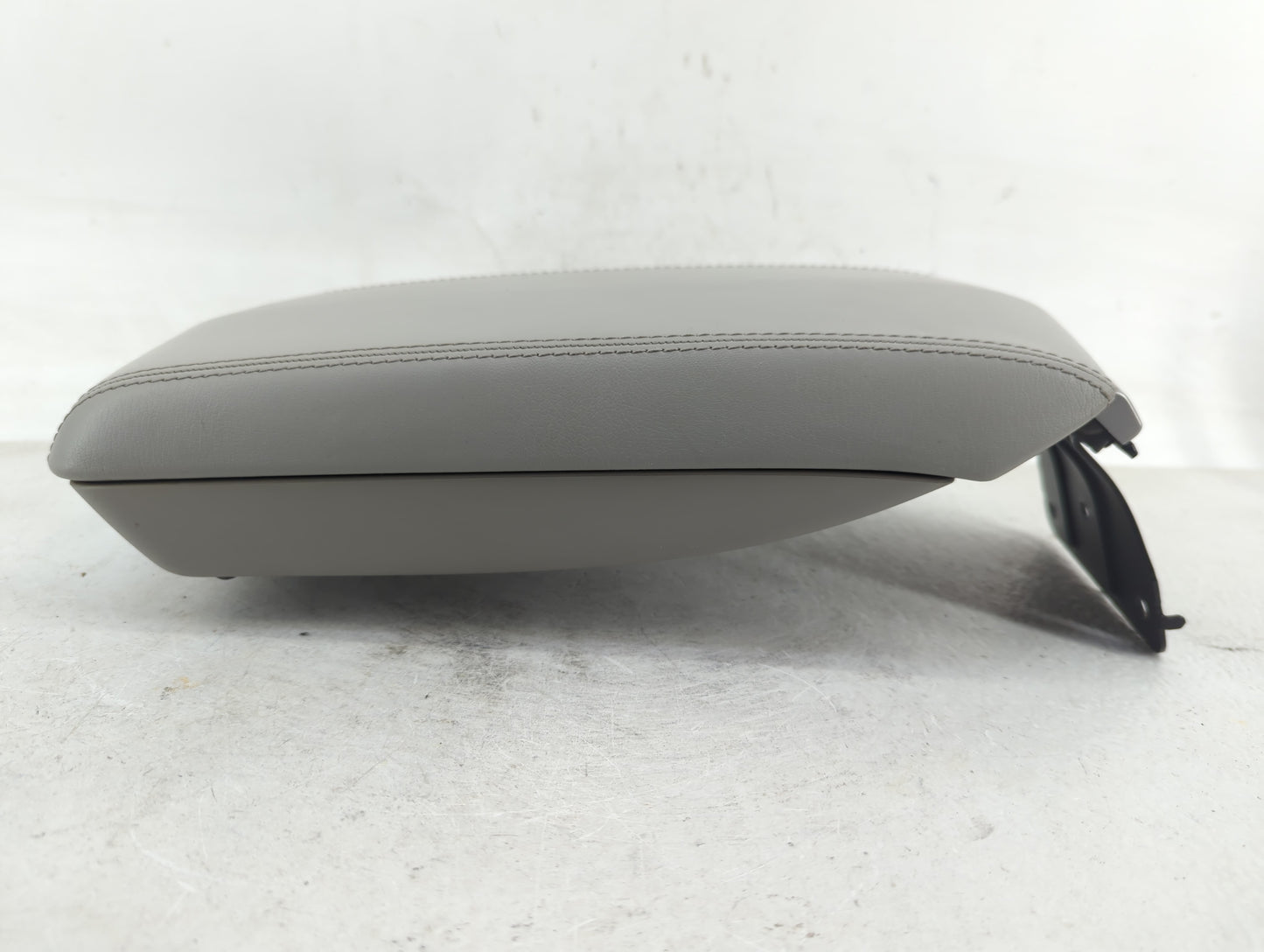 2010 Cadillac Cts Center Console Armrest Cover Lid Fits OEM Used Auto Parts - Oemusedautoparts1.com