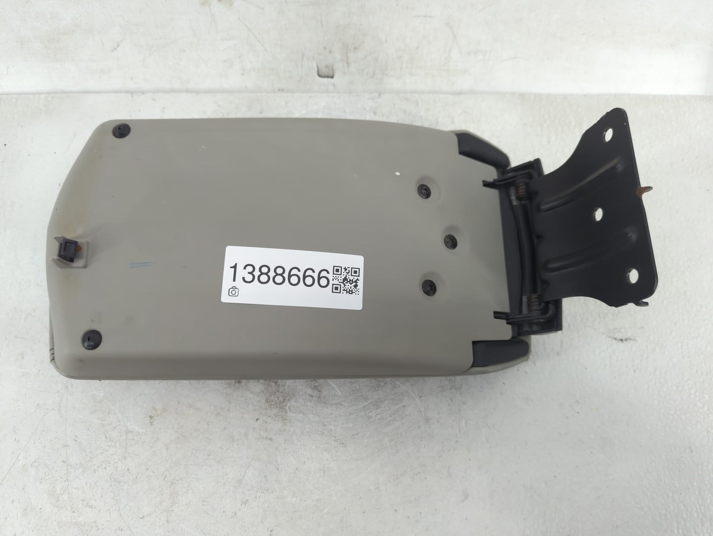2010 Cadillac Cts Center Console Armrest Cover Lid Fits OEM Used Auto Parts - Oemusedautoparts1.com