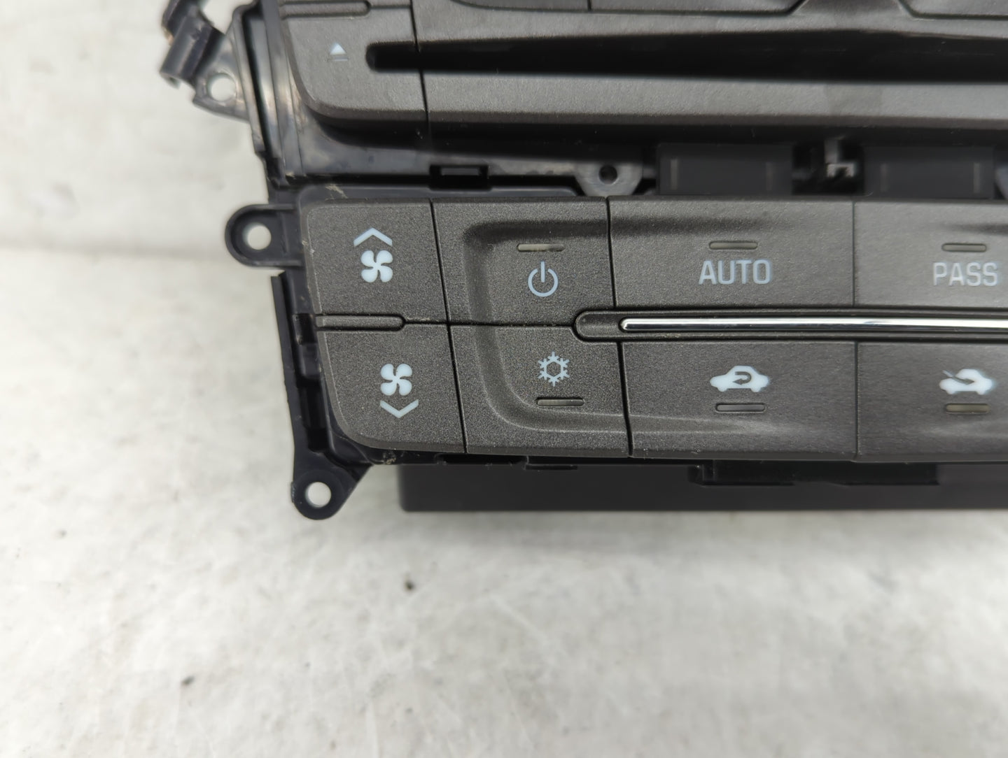 2010 Cadillac Cts Climate Control Module Temperature AC/Heater Replacement P/N:25947714 22748643, 25960559 Fits OEM Used Aut