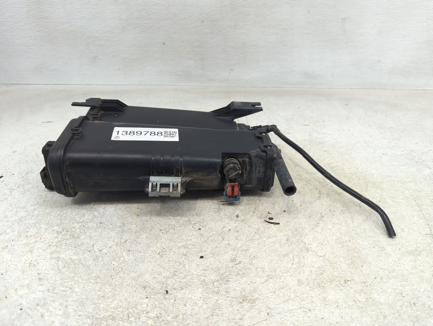 2010 Cadillac Cts Fuel Vapor Charcoal Canister - Oemusedautoparts1.com