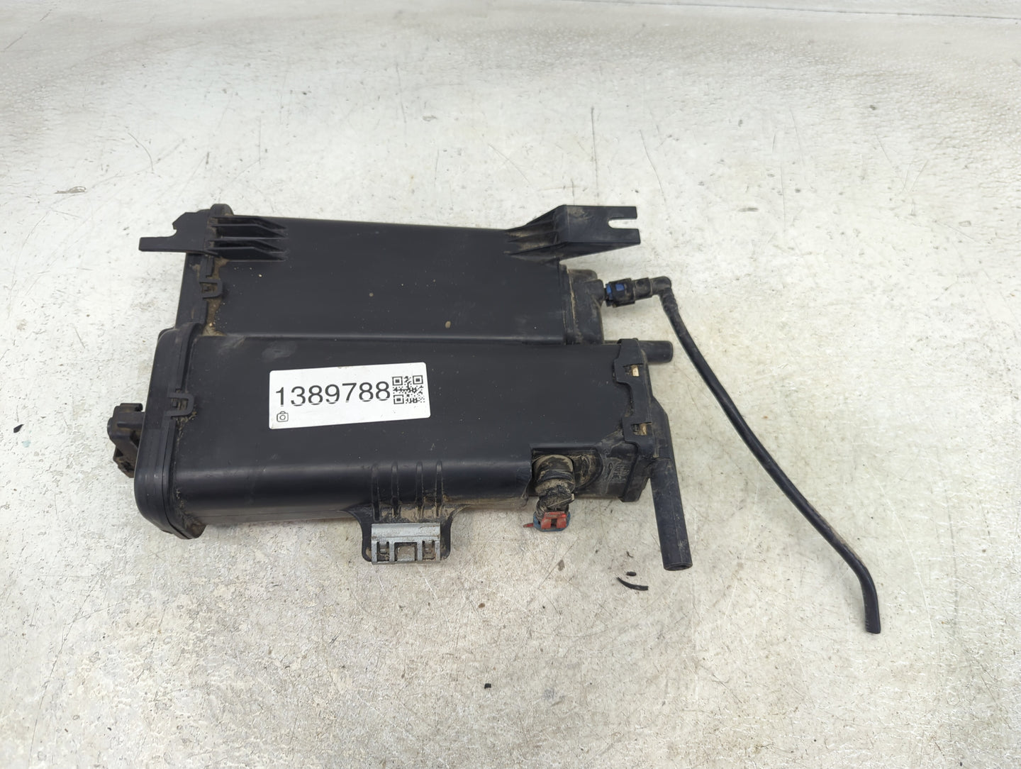 2010 Cadillac Cts Fuel Vapor Charcoal Canister - Oemusedautoparts1.com
