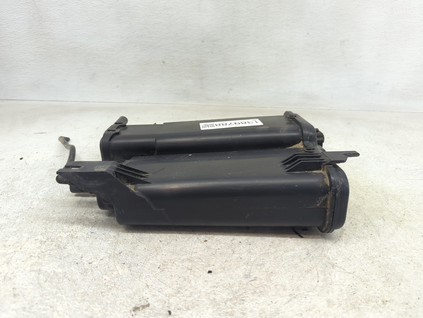 2010 Cadillac Cts Fuel Vapor Charcoal Canister - Oemusedautoparts1.com