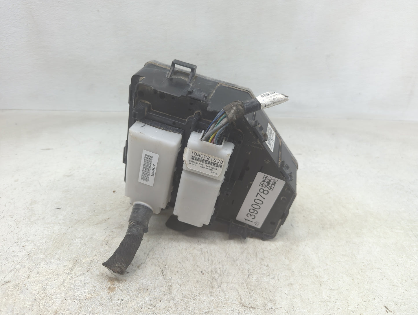 2010 Cadillac Cts Fusebox Fuse Box Panel Relay Module P/N:20858891 Fits OEM Used Auto Parts - Oemusedautoparts1.com
