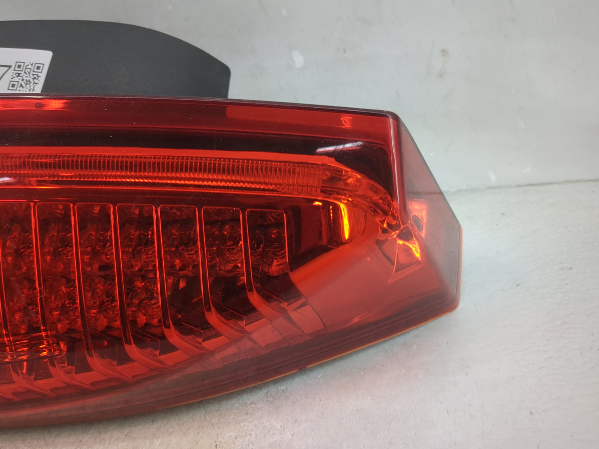 2008-2013 Cadillac Cts Passenger Right Side Deck Lid Mounted Tail Light - Oemusedautoparts1.com