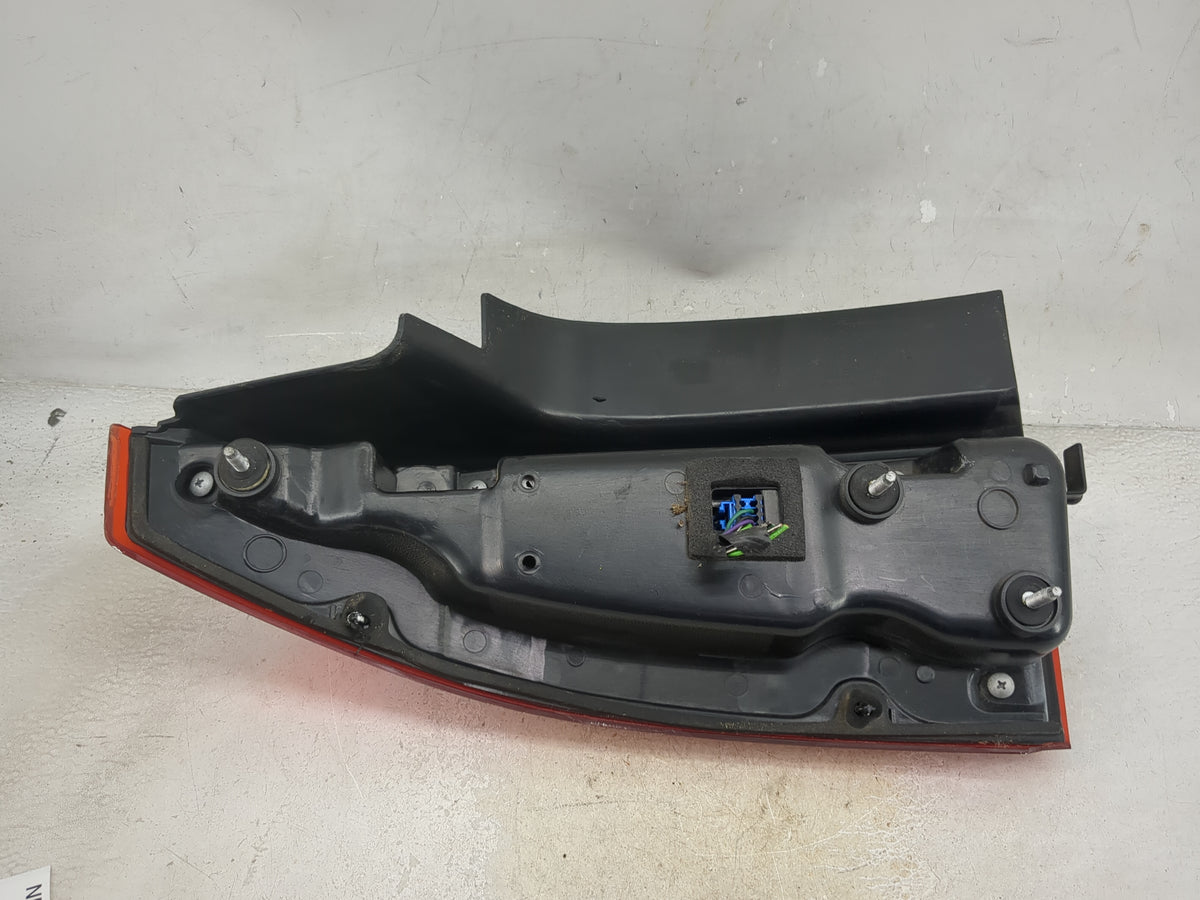 2008-2013 Cadillac Cts Passenger Right Side Deck Lid Mounted Tail Light - Oemusedautoparts1.com
