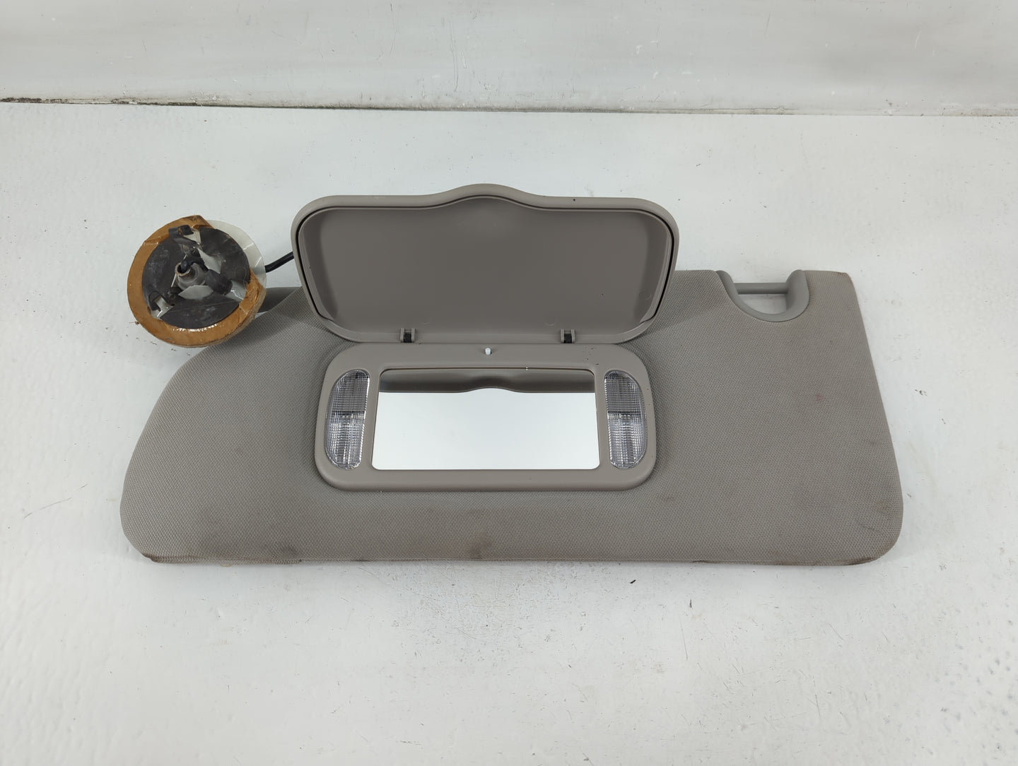 2008-2011 Cadillac Dts Sun Visor Shade Replacement Driver Left Mirror Fits Fits 2008 2009 2010 2011 OEM Used Auto Parts - Oe