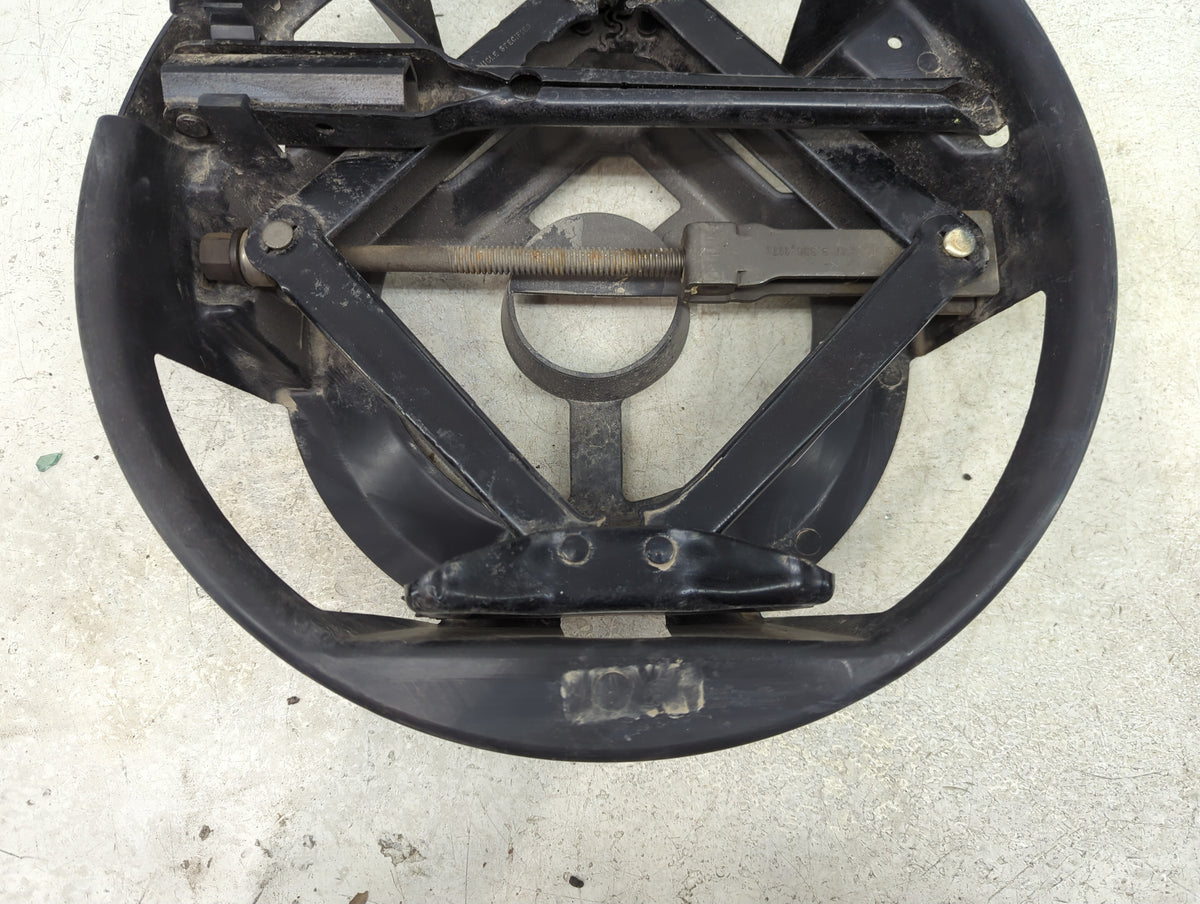 2010 Cadillac Dts Spare Scissor Car Jack - Oemusedautoparts1.com