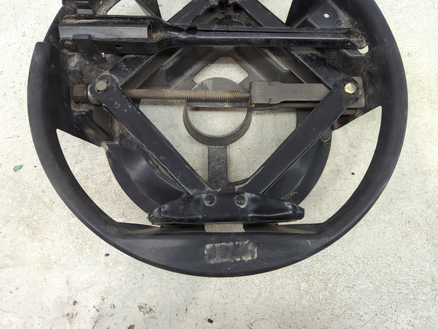 2010 Cadillac Dts Spare Scissor Car Jack - Oemusedautoparts1.com