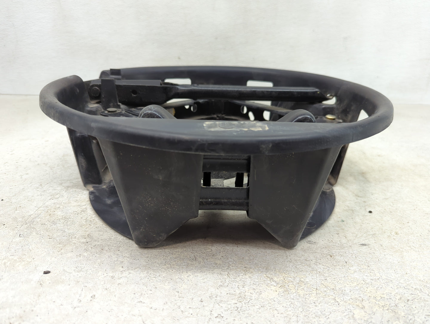 2010 Cadillac Dts Spare Scissor Car Jack - Oemusedautoparts1.com