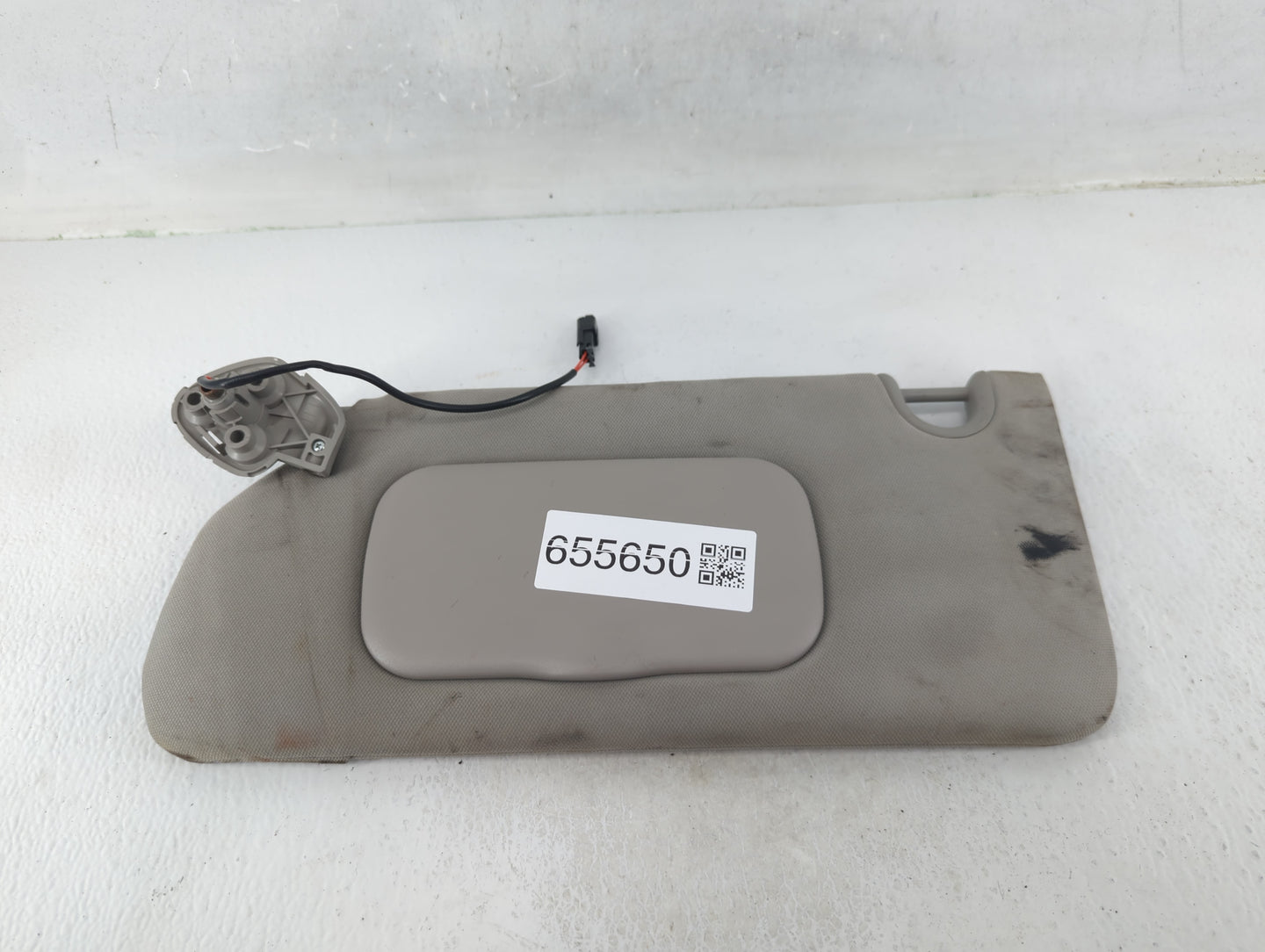 2008-2011 Cadillac Dts Sun Visor Shade Replacement Driver Left Mirror Fits Fits 2008 2009 2010 2011 OEM Used Auto Parts - Oe