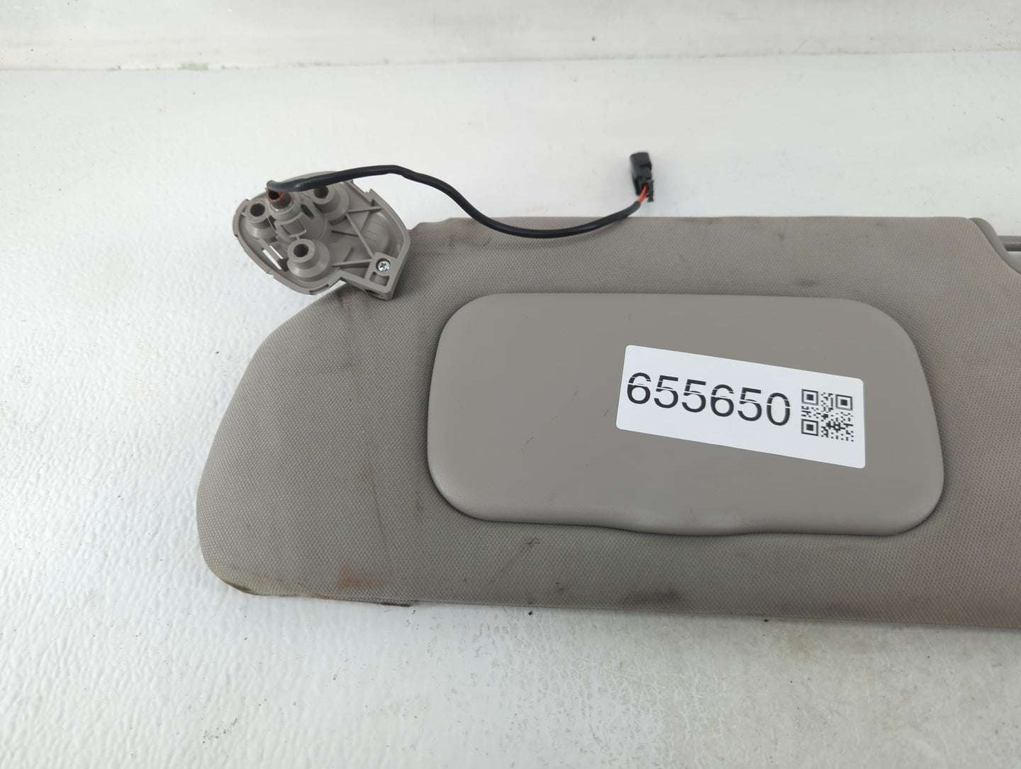 2008-2011 Cadillac Dts Sun Visor Shade Replacement Driver Left Mirror Fits Fits 2008 2009 2010 2011 OEM Used Auto Parts - Oe