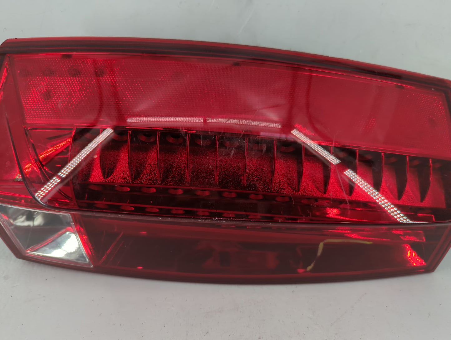 2007-2014 Cadillac Escalade Tail Light Assembly Driver Left OEM P/N:GM566-B000L Fits Fits 2007 2008 2009 2010 2011 2012 2013