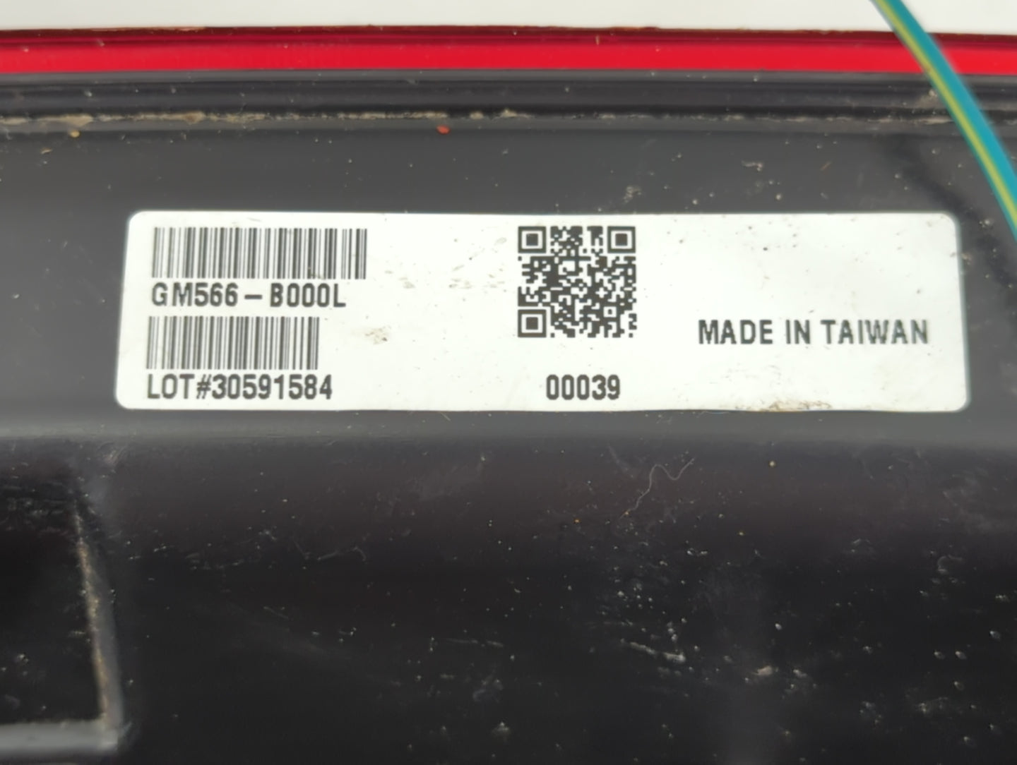 2007-2014 Cadillac Escalade Tail Light Assembly Driver Left OEM P/N:GM566-B000L Fits Fits 2007 2008 2009 2010 2011 2012 2013