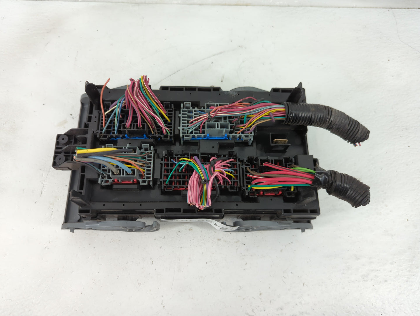 2010-2014 Cadillac Escalade Fusebox Fuse Box Panel Relay Module P/N:25941368_01 Fits Fits 2010 2011 2012 2013 2014 OEM Used 