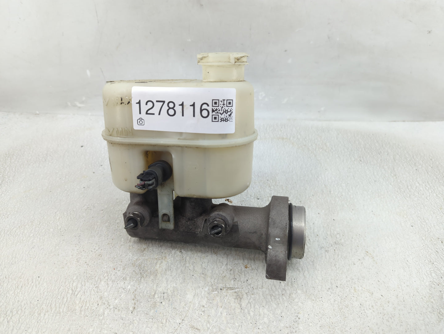 2009-2014 Cadillac Escalade Brake Master Cylinder - Oemusedautoparts1.com
