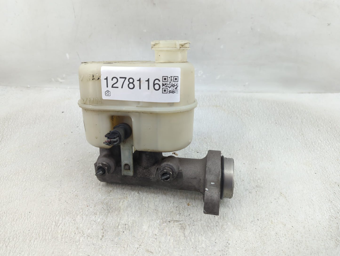 2009-2014 Cadillac Escalade Brake Master Cylinder - Oemusedautoparts1.com