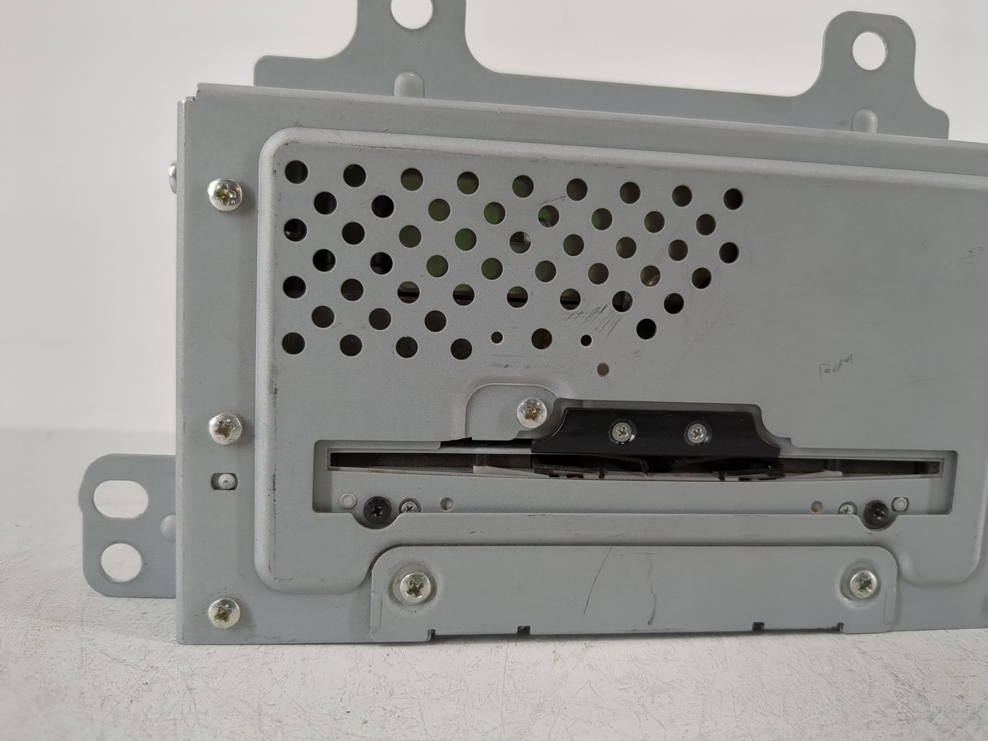 2010-2012 Cadillac Srx Radio AM FM Cd Player Receiver Replacement P/N:20888798 Fits Fits 2010 2011 2012 OEM Used Auto Parts 