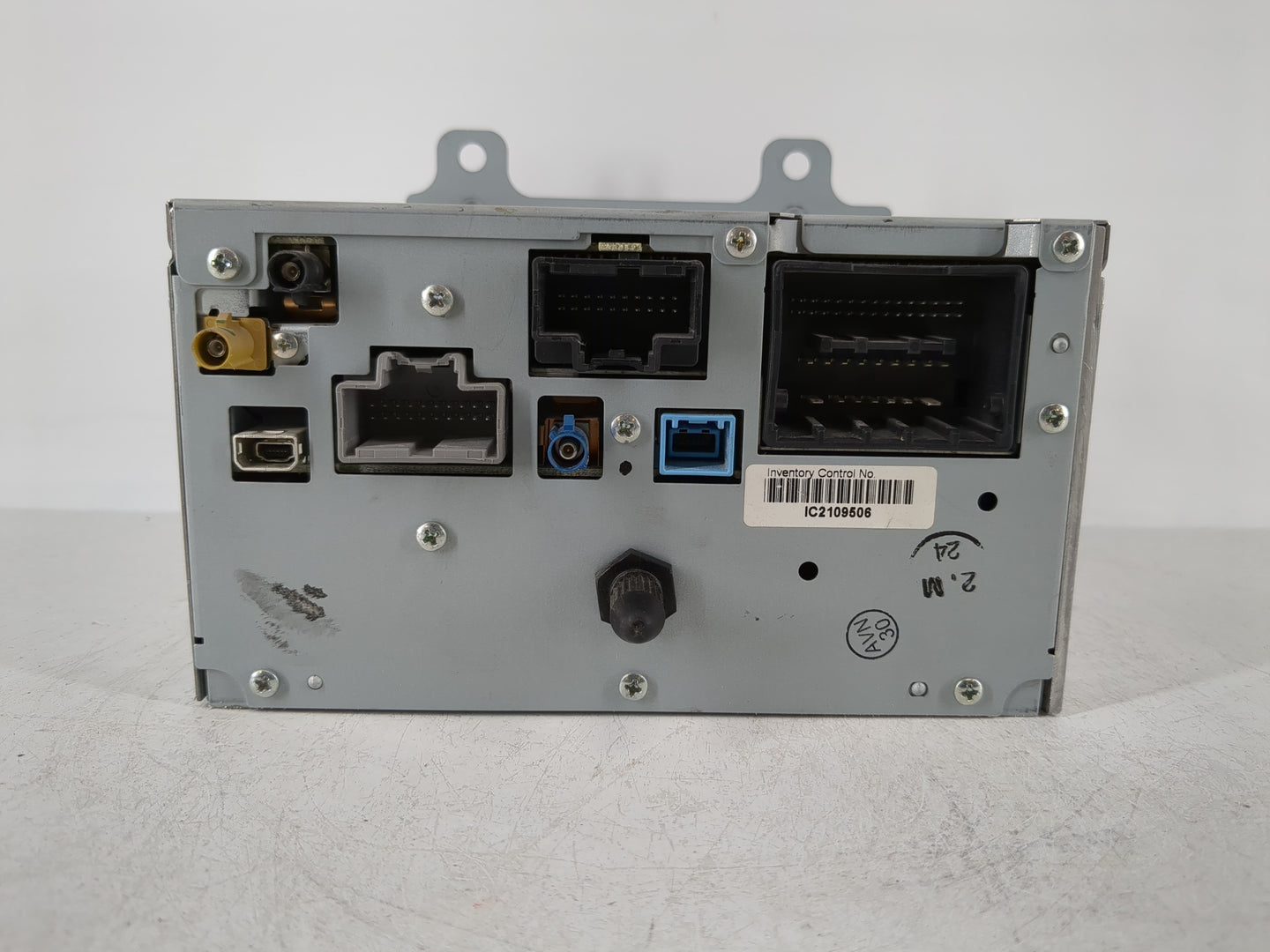 2010-2012 Cadillac Srx Radio AM FM Cd Player Receiver Replacement P/N:20888798 Fits Fits 2010 2011 2012 OEM Used Auto Parts 