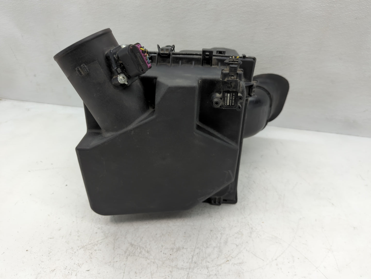 2010-2011 Cadillac Srx Air Cleaner Intake-duct Hose Tube - Oemusedautoparts1.com