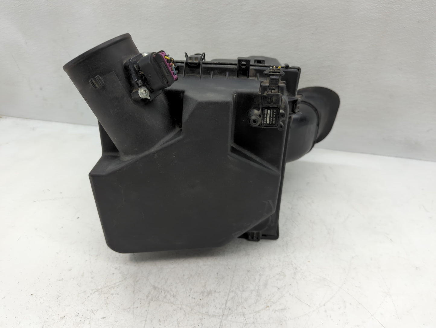 2010-2011 Cadillac Srx Air Cleaner Intake-duct Hose Tube - Oemusedautoparts1.com