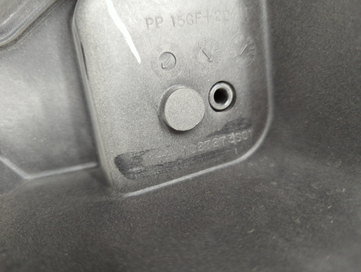 2010-2011 Cadillac Srx Air Cleaner Intake-duct Hose Tube - Oemusedautoparts1.com