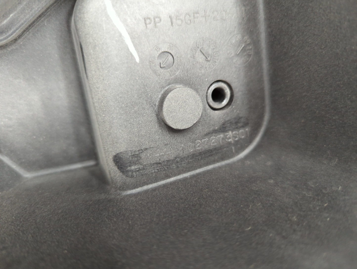 2010-2011 Cadillac Srx Air Cleaner Intake-duct Hose Tube - Oemusedautoparts1.com