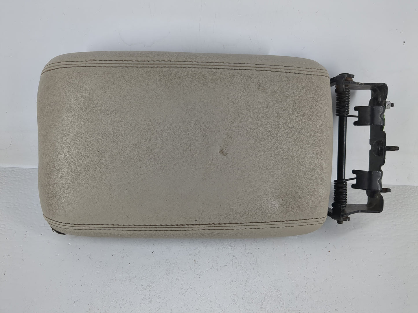 2010 Cadillac Srx Center Console Armrest Cover Lid Fits OEM Used Auto Parts - Oemusedautoparts1.com