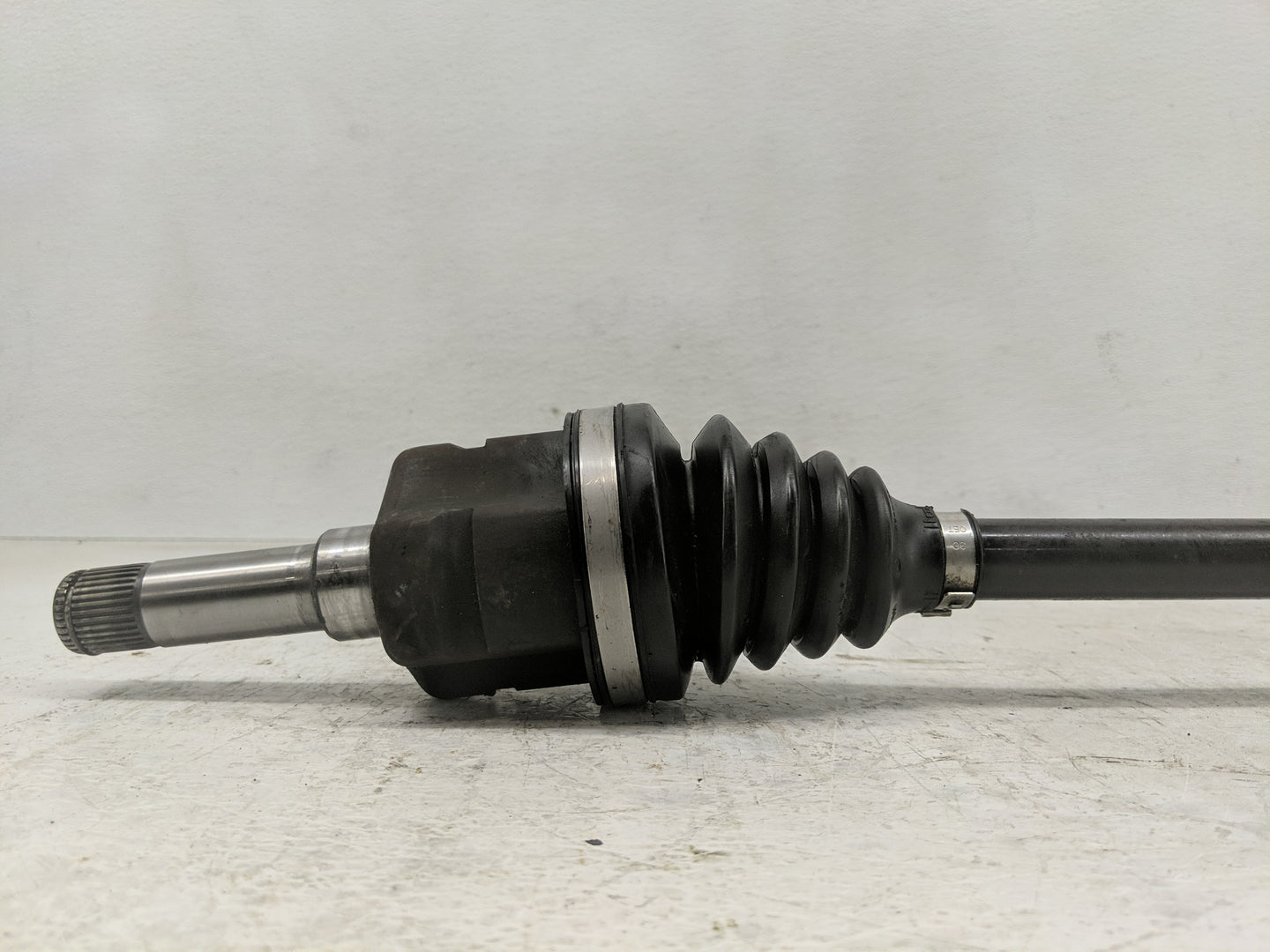 2010-2011 Cadillac Srx Axle Shaft Front Driver Cv C/v - Oemusedautoparts1.com