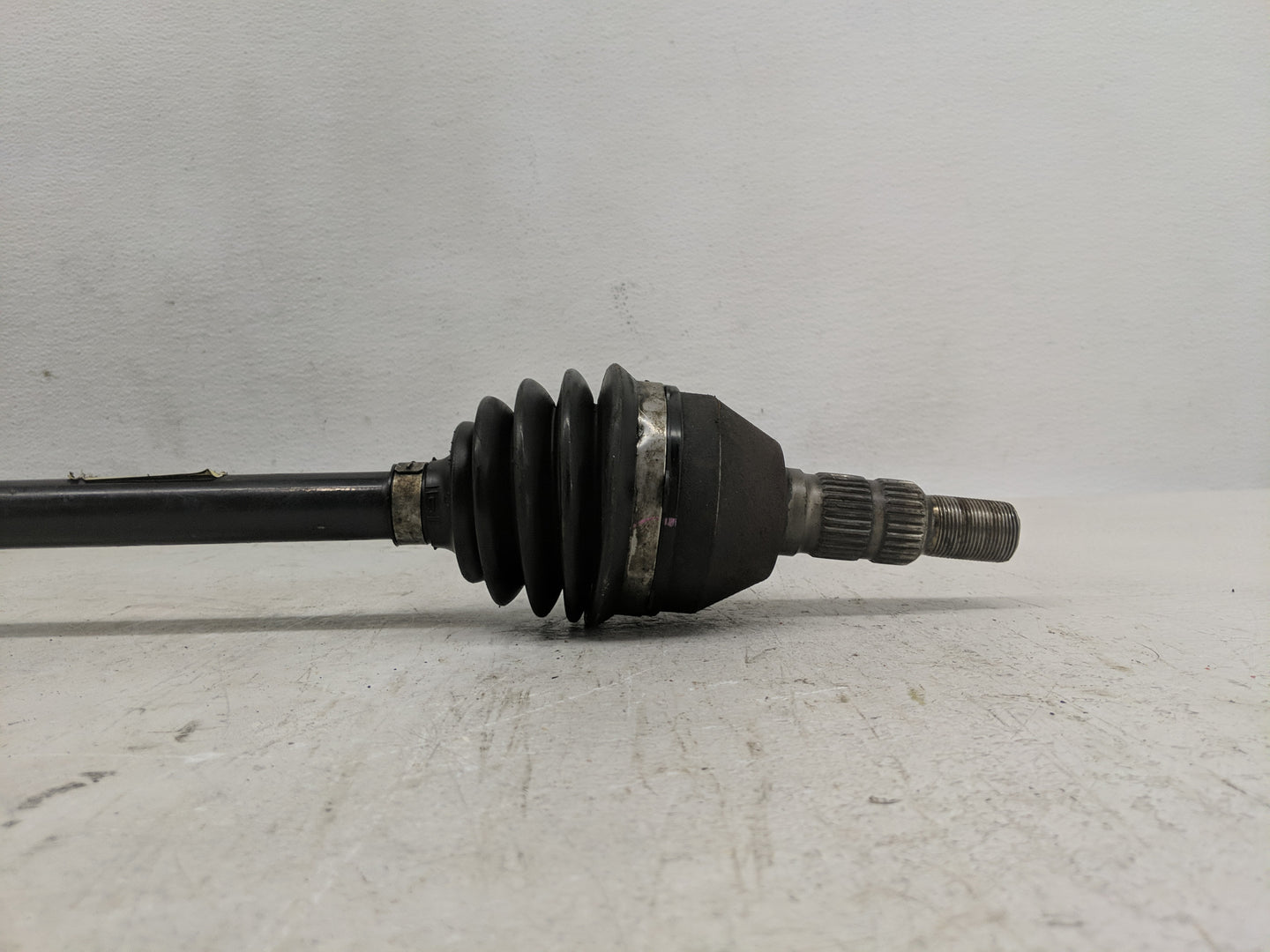 2010-2011 Cadillac Srx Axle Shaft Front Driver Cv C/v - Oemusedautoparts1.com