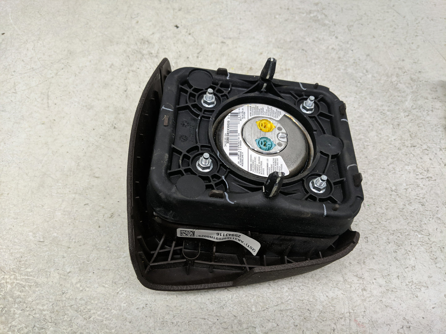 2010 Cadillac Srx Air Bag Driver Left Steering Wheel Mounted Fits OEM Used Auto Parts - Oemusedautoparts1.com