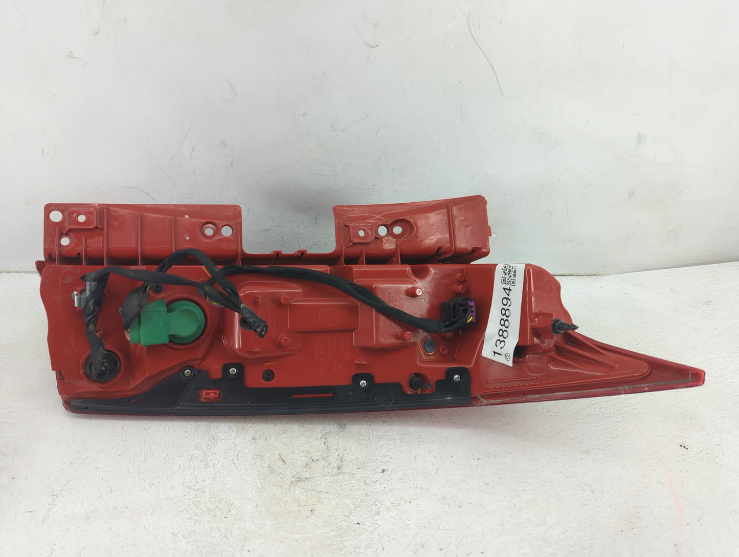 2010-2016 Cadillac Srx Tail Light Assembly Driver Left OEM Fits Fits 2010 2011 2012 2013 2014 2015 2016 OEM Used Auto Parts 