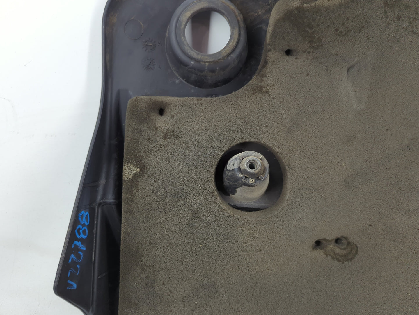 2010 Cadillac Srx Engine Cover - Oemusedautoparts1.com