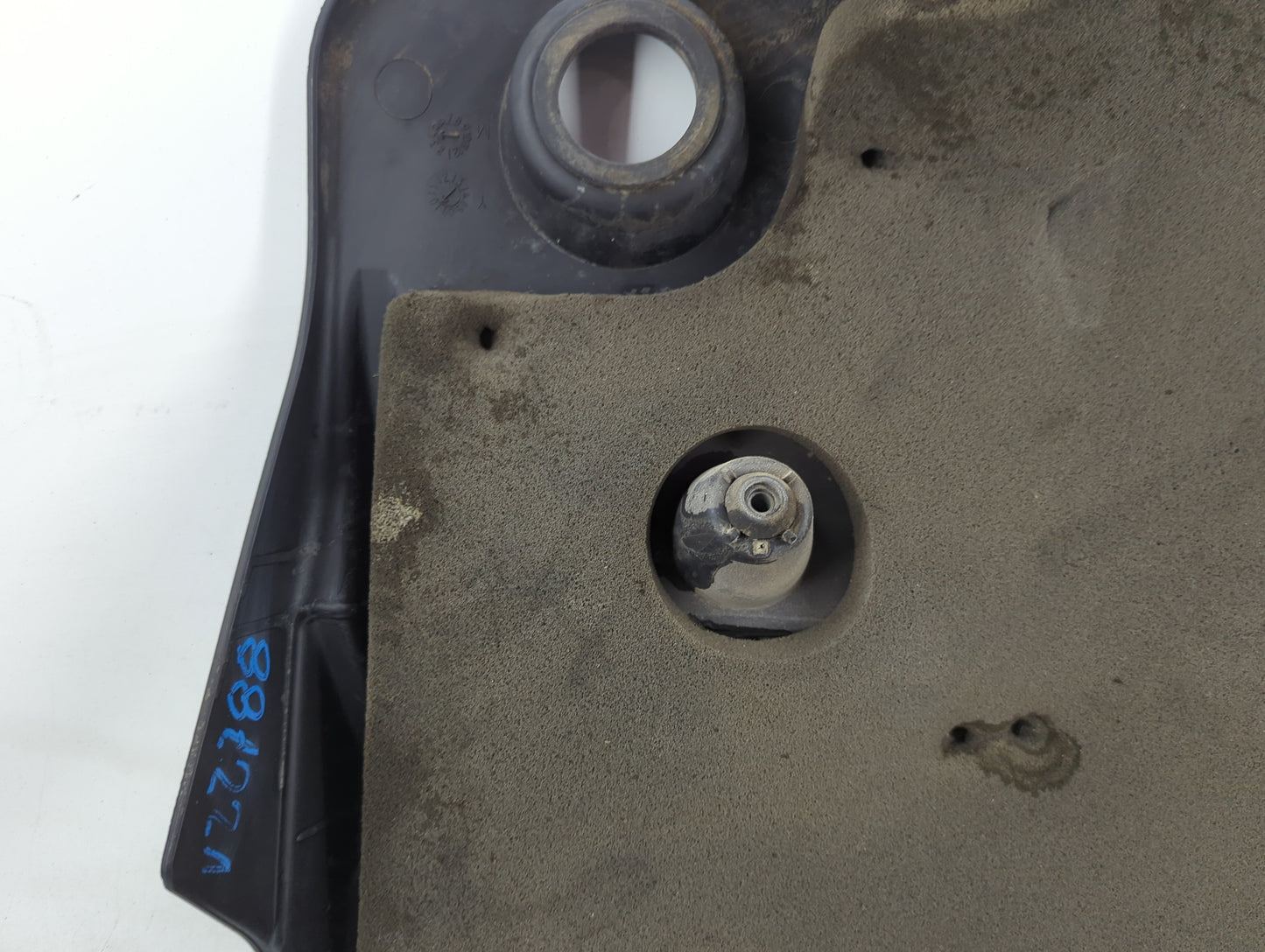 2010 Cadillac Srx Engine Cover - Oemusedautoparts1.com