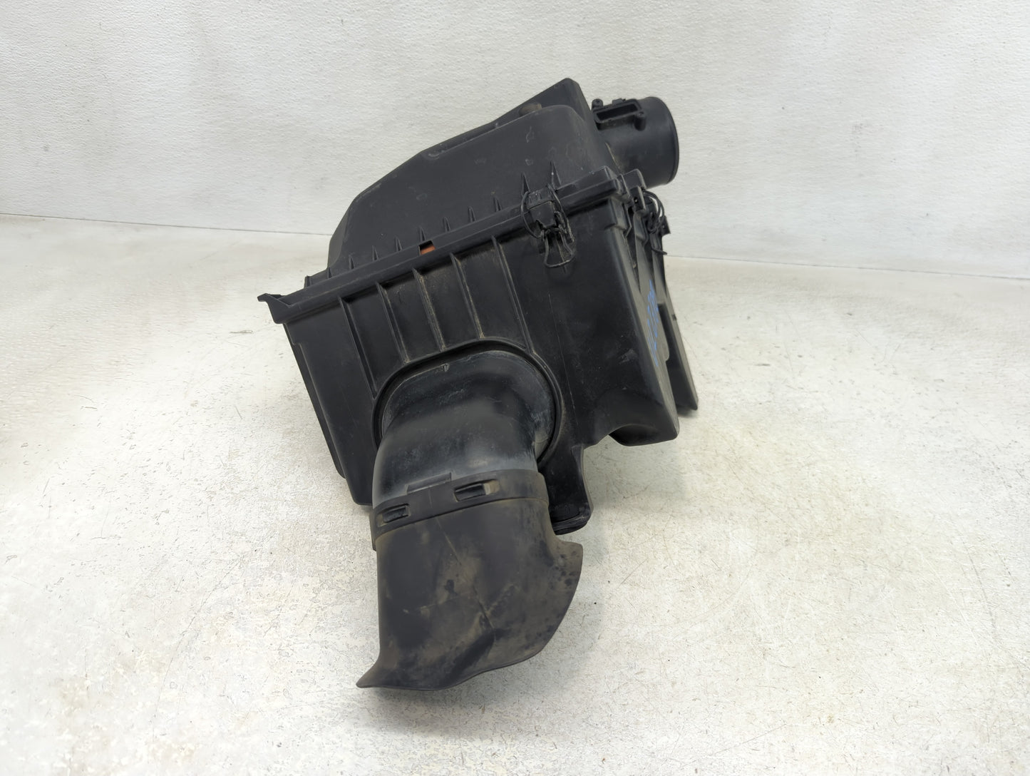 2010-2010 Cadillac Srx Air Cleaner Intake-duct Hose Tube - Oemusedautoparts1.com