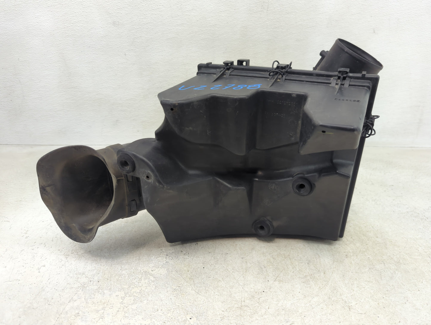 2010-2010 Cadillac Srx Air Cleaner Intake-duct Hose Tube - Oemusedautoparts1.com