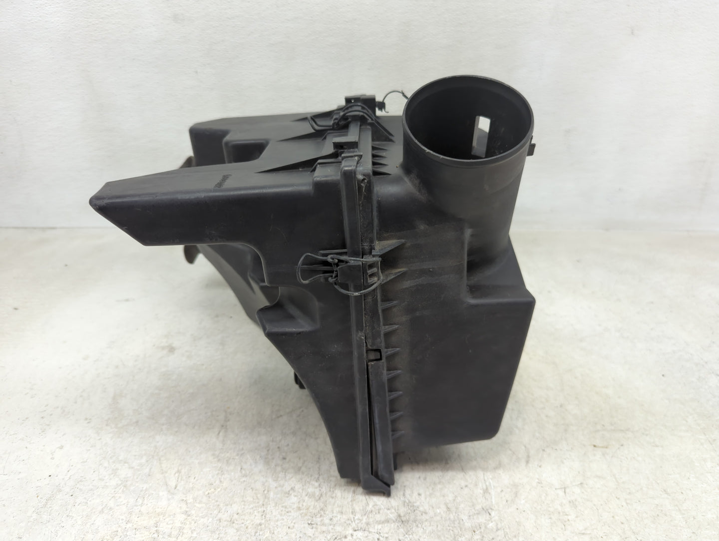 2010-2011 Cadillac Srx Air Cleaner Intake-duct Hose Tube - Oemusedautoparts1.com