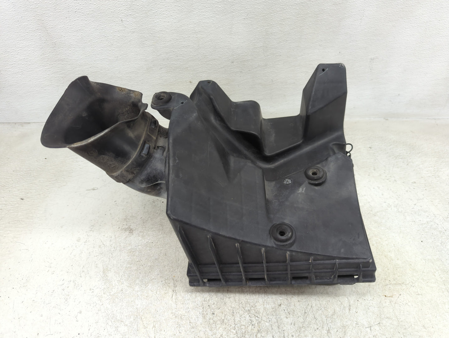 2010-2011 Cadillac Srx Air Cleaner Intake-duct Hose Tube - Oemusedautoparts1.com