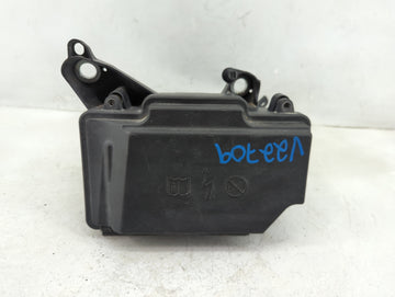 2010 Cadillac Srx Fusebox Fuse Box Panel Relay Module P/N:A2055402328 Fits OEM Used Auto Parts - Oemusedautoparts1.com