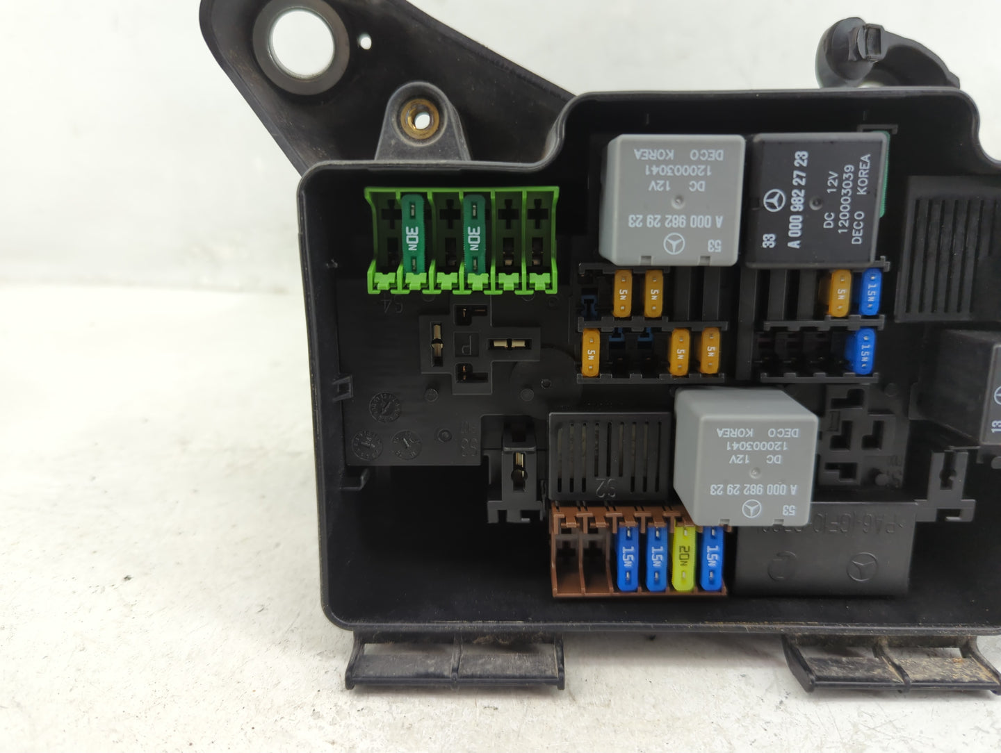 2010 Cadillac Srx Fusebox Fuse Box Panel Relay Module P/N:A2055402328 Fits OEM Used Auto Parts - Oemusedautoparts1.com