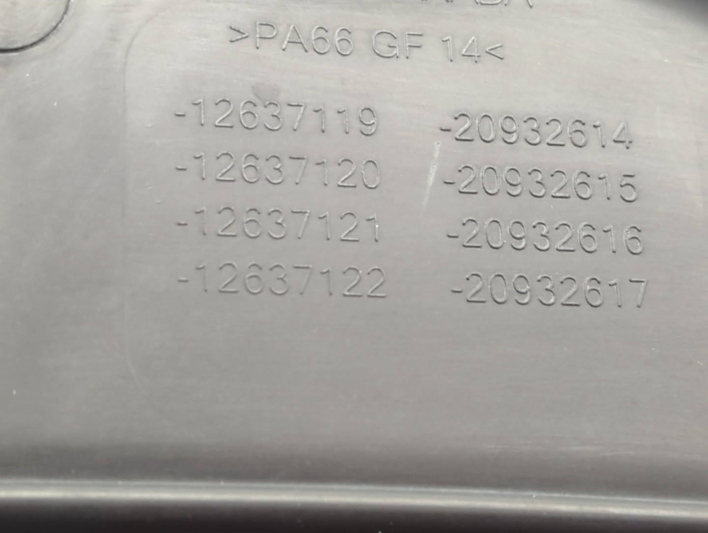 2010 Cadillac Srx Engine Cover - Oemusedautoparts1.com