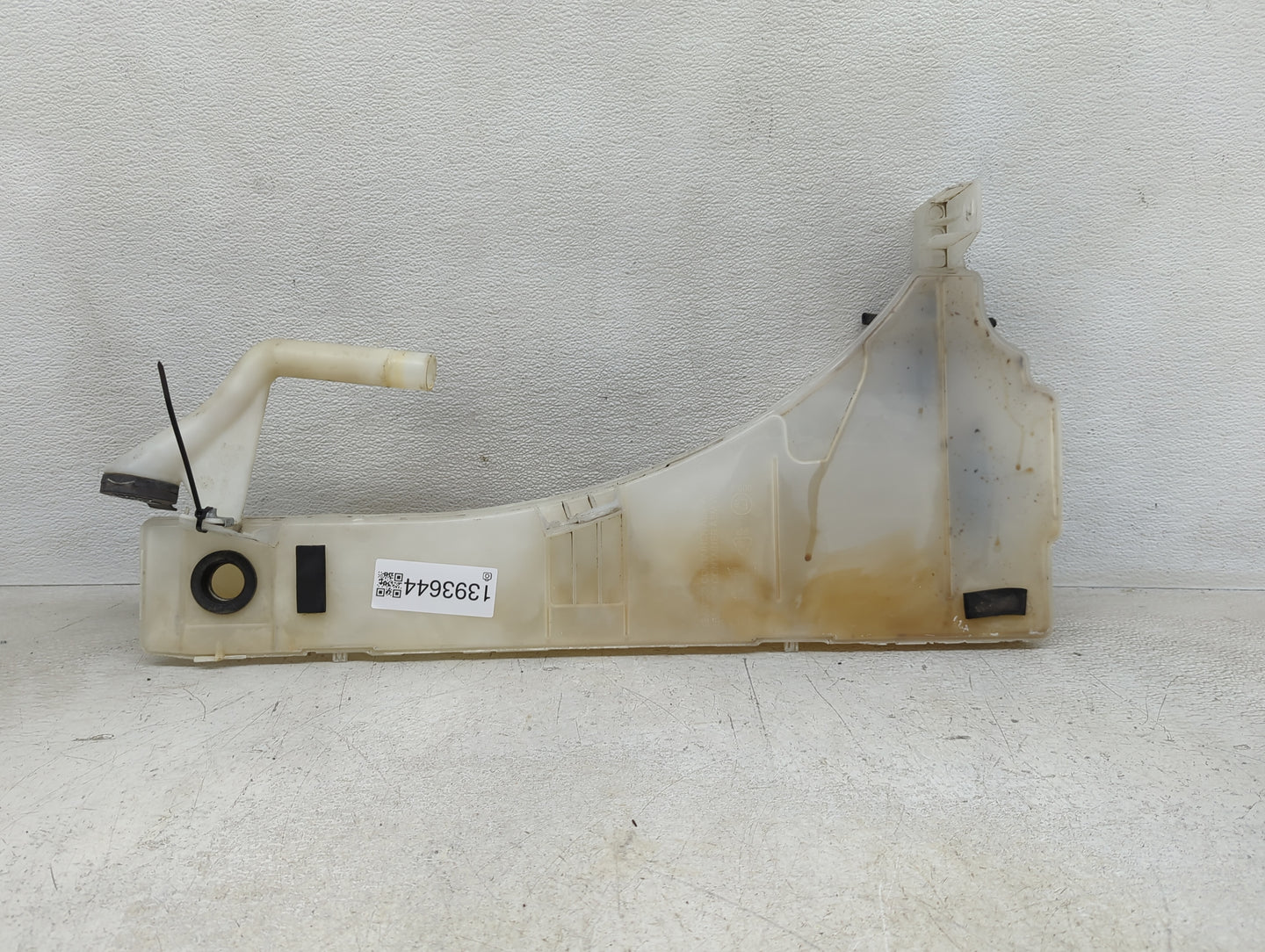 2010-2016 Cadillac Srx Radiator Coolant Overflow Expansion Tank Bottle 1393644 - Oemusedautoparts1.com
