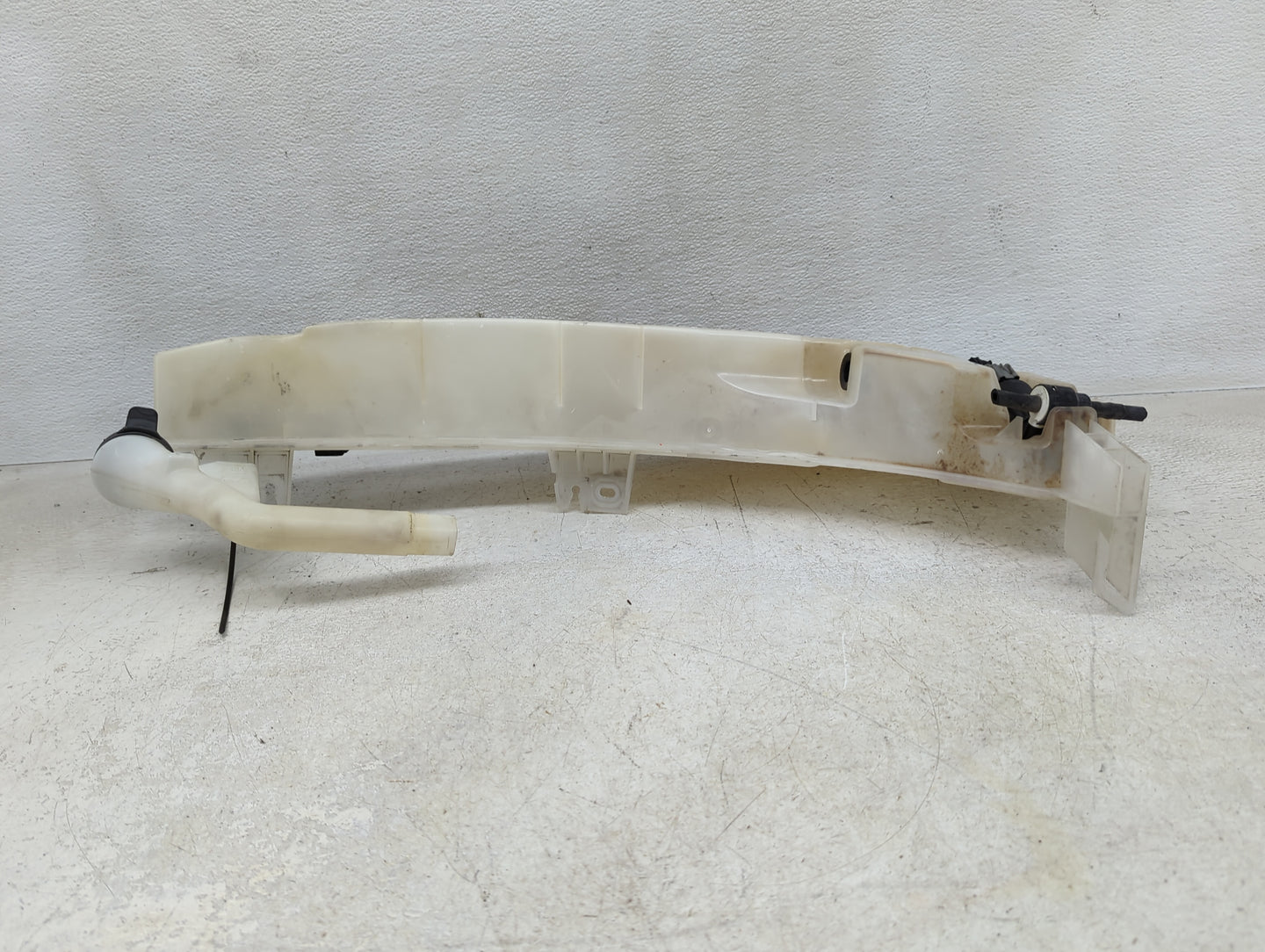 2010-2016 Cadillac Srx Radiator Coolant Overflow Expansion Tank Bottle 1393644 - Oemusedautoparts1.com